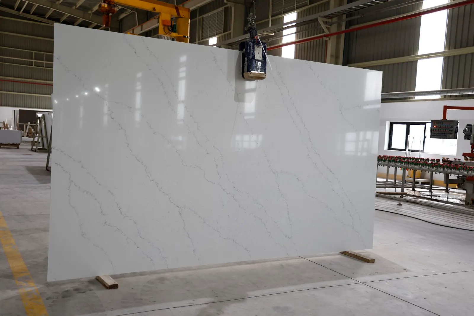 Close-up of Venatino quartz surface and veining